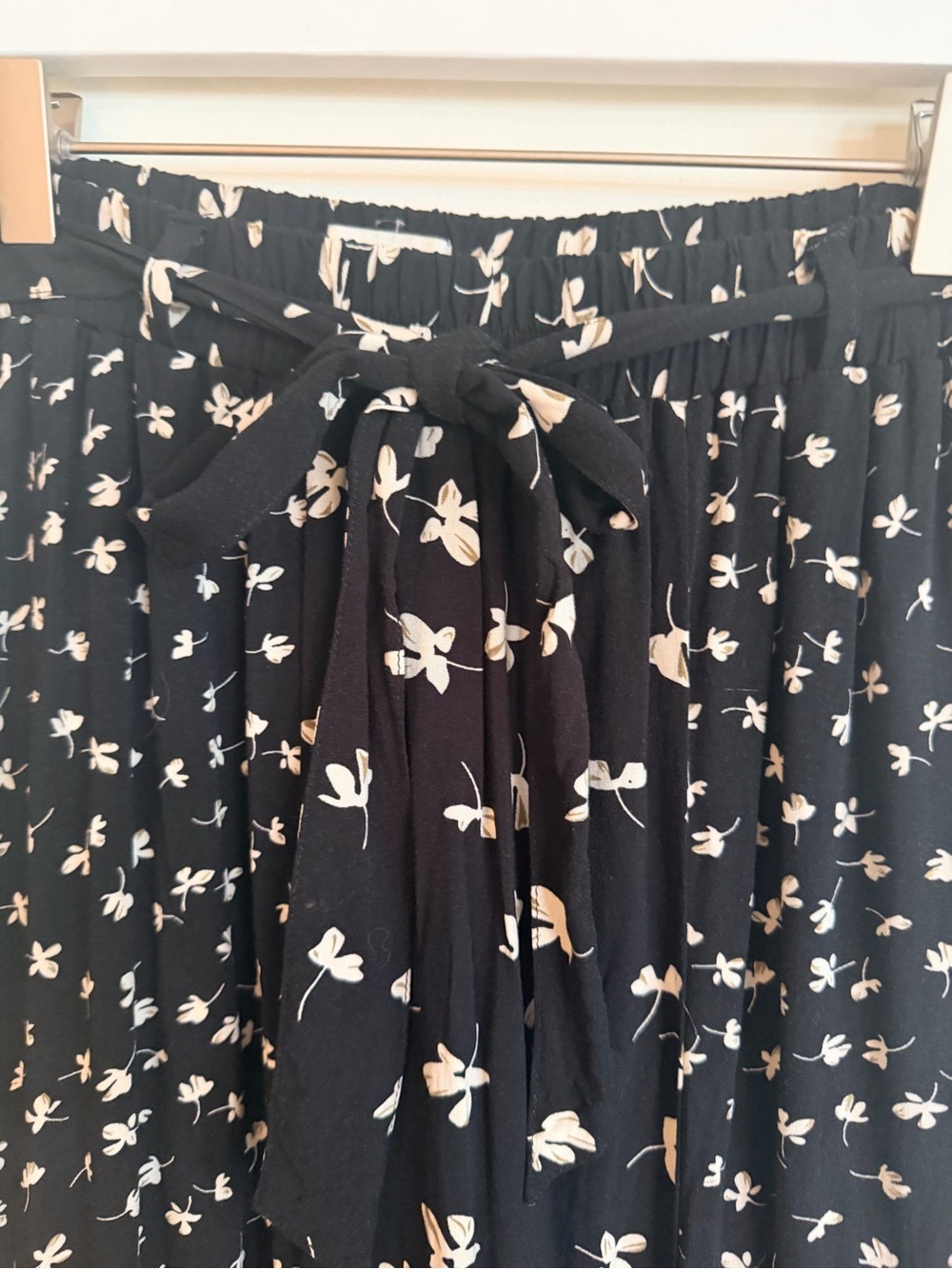 MELLODAY Black Maxi Skirt with Cream Floral Print - Picture 5 of 9